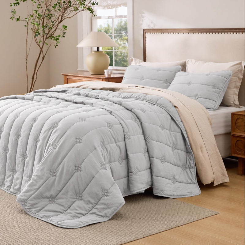 Bedsure Queen Size Quilt Sets â€“ Ultra Soft Cloud Quilt, Lightweight Bedspread Coverlet with 2 Pillow Shams, Breathable & Cozy Bedding for All Season, Light Grey, 3 Piece (90x96 Inches) - Image 5