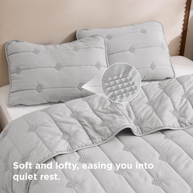 Bedsure Queen Size Quilt Sets â€“ Ultra Soft Cloud Quilt, Lightweight Bedspread Coverlet with 2 Pillow Shams, Breathable & Cozy Bedding for All Season, Light Grey, 3 Piece (90x96 Inches) - Image 3