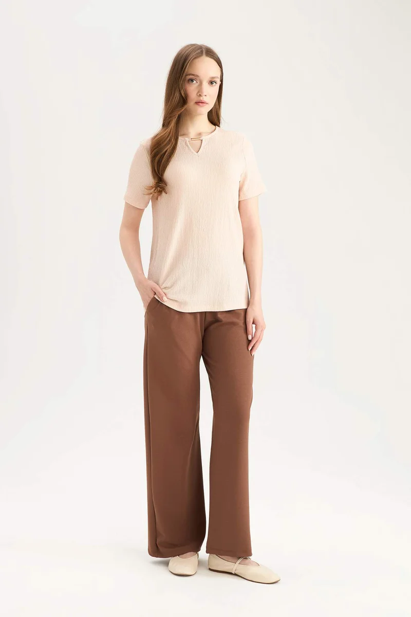 ديفاكتو Traditional Regular Fit Casual Crepe T-Shirt