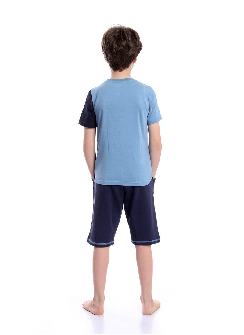 REDCOTTON طقم بيجامة صيفي من القطن مكون من تي شيرت وشورت للأولاد - أزرق فاتح وأزرق داكن  - Image 2