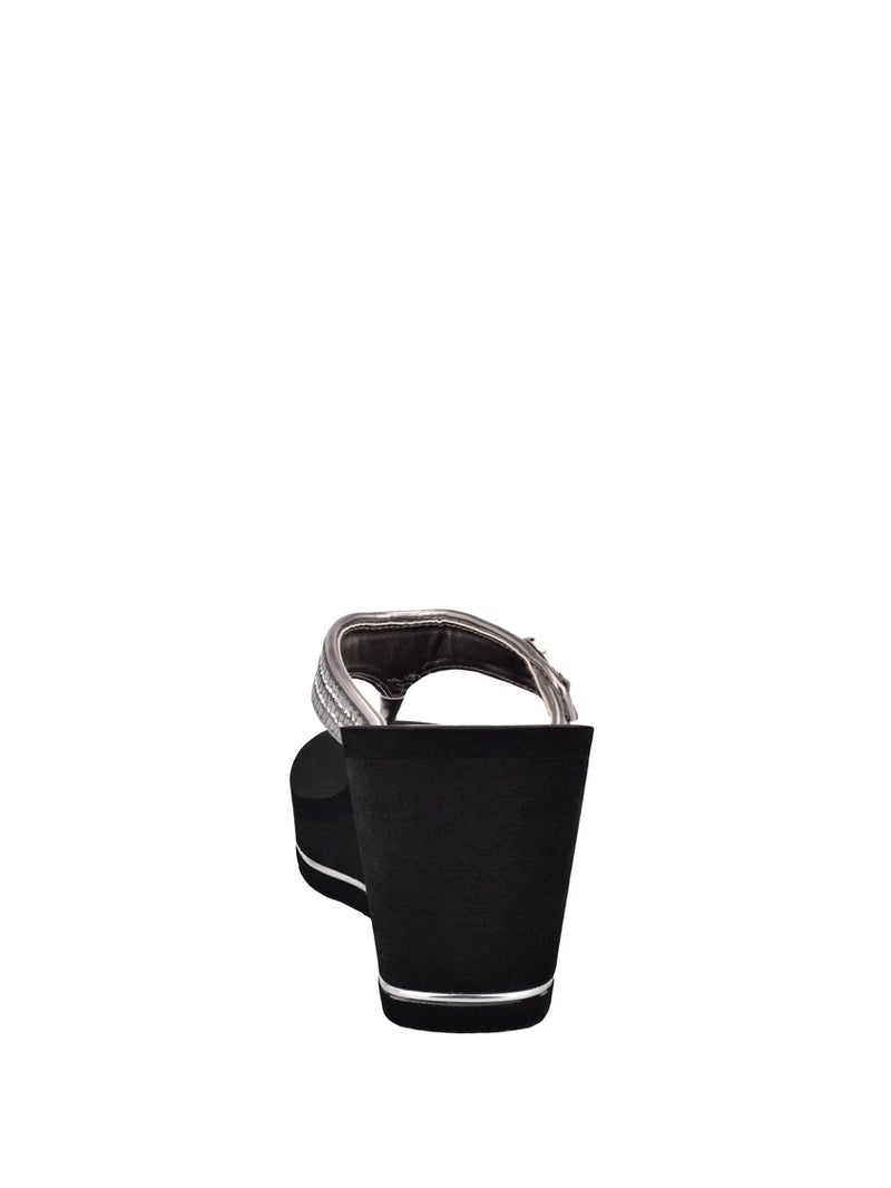 GUESS Womens Sarraly Flip-Flop, Pewter 179, 7 US - Image 3