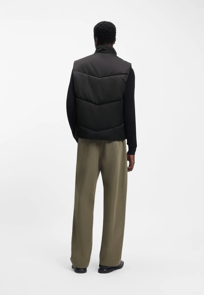 هوجو سترة واقية من الماء بشعار بلون متناسق