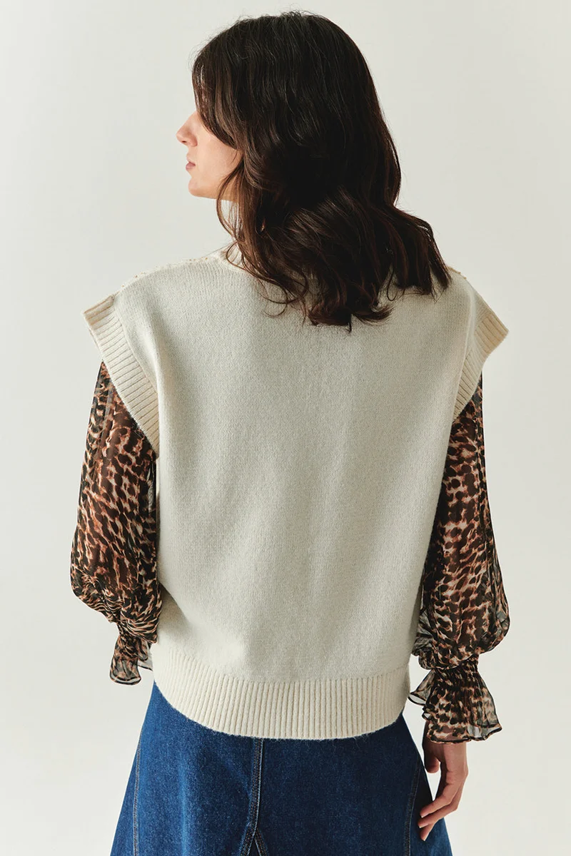Exquise V-Neck Embellished Sleeveless Oversize Knitted Sweater in Ecru