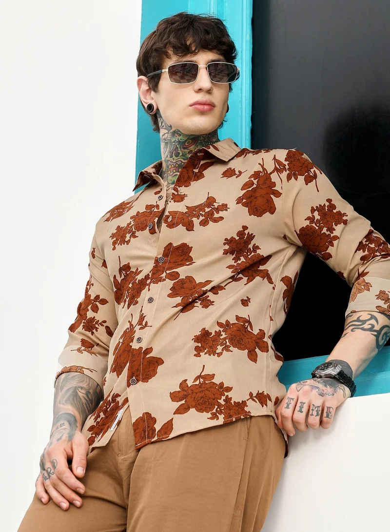 كامبوس سوترا قميص كامبس سوترا رجالي بنقشة ورود متباينة بني محمر وبيج مع ياقة عادية وأكمام طويلة بأساور وإغلاق بأزرار وحافة منحنية - قميص بوليستر مطبوع بنقوش زهور للاستخدام الكاجوال
