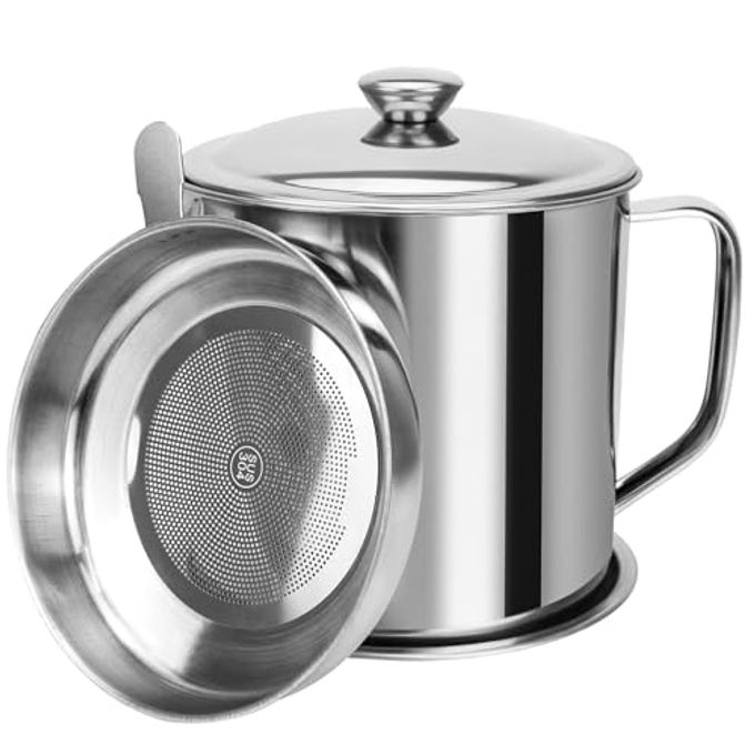 Bacon Grease Container,Kitchen Oil Container Can with Strainer and Anti-slip coaster tray for Store Meat Frying Oil and Cooking Grease Storage
