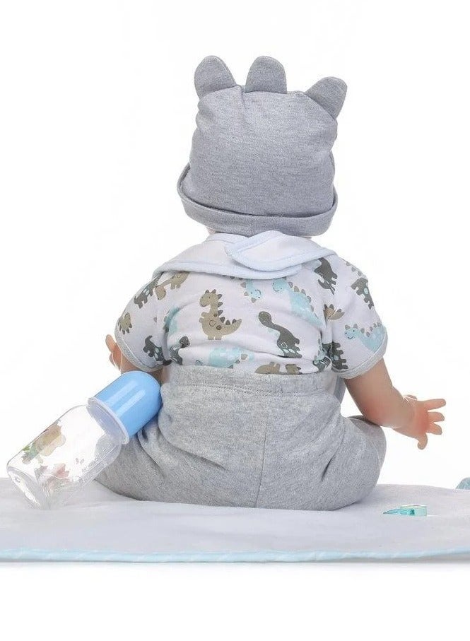 دمية ريبورن للأطفال مع لعبة احتضان محشوة مقاس 22 بوصة قابلة للتحريك على مفاصل الذراعين والساقين 22بوصة - Image 4