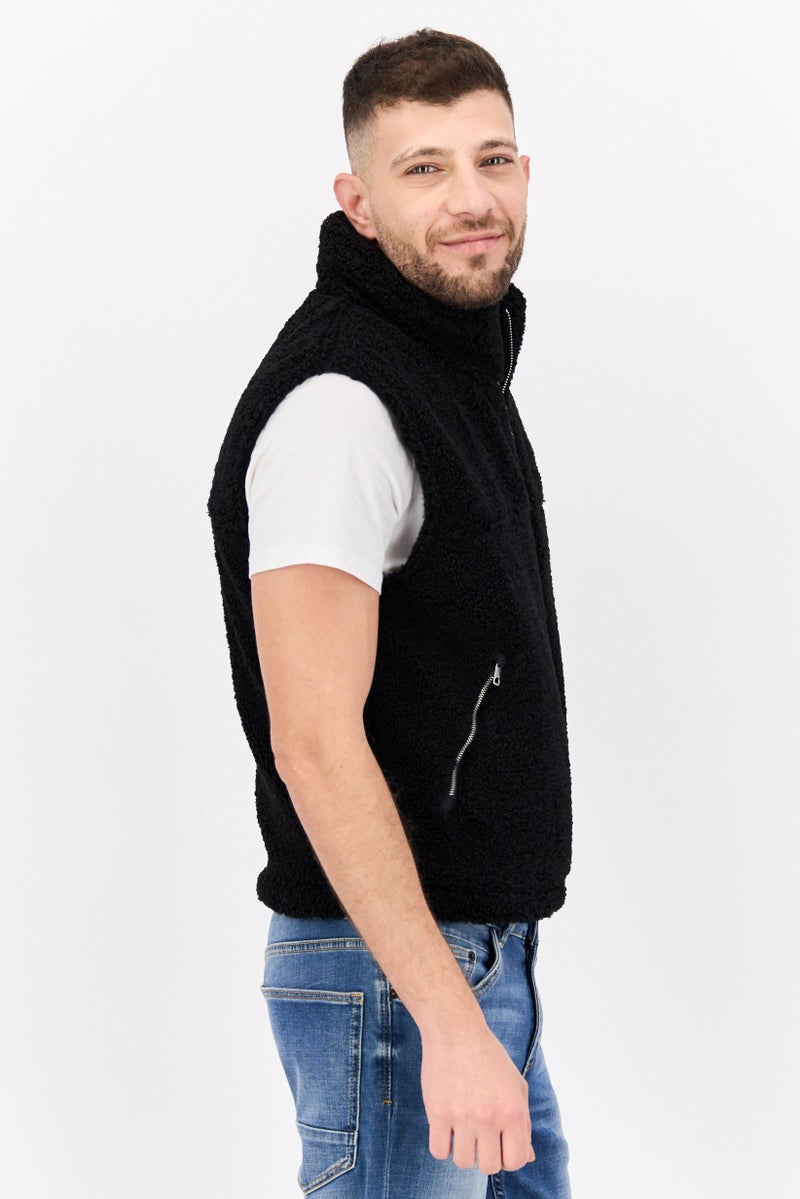 ESPRIT سترات صدرية مزينة بشعار للرجال من الفرو الصناعي، أسود - Image 2