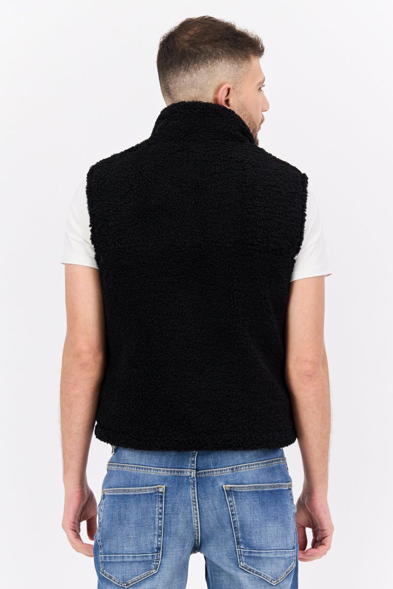 ESPRIT سترات صدرية مزينة بشعار للرجال من الفرو الصناعي، أسود - Image 3