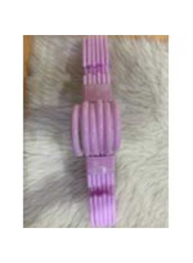 a set of 6 lightweight children's clothes hangers. Standard and durable. - Image 4