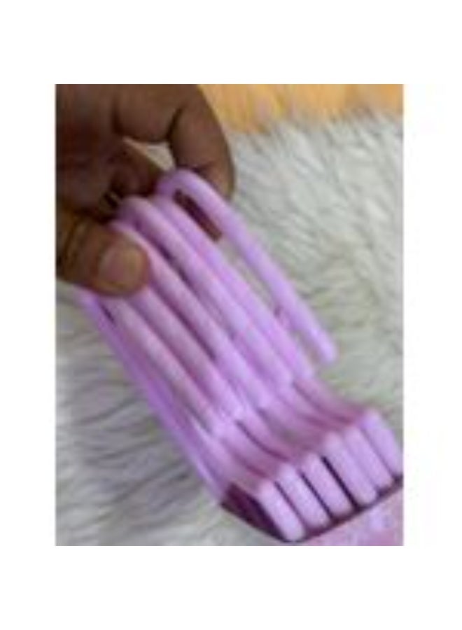 a set of 6 lightweight children's clothes hangers. Standard and durable. - Image 1