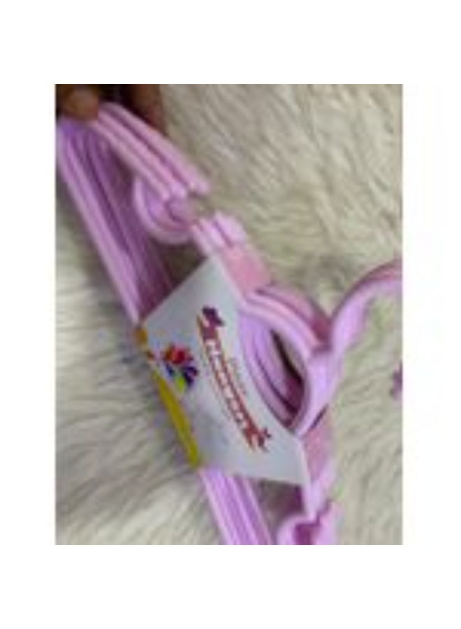 a set of 6 lightweight children's clothes hangers. Standard and durable. - Image 3