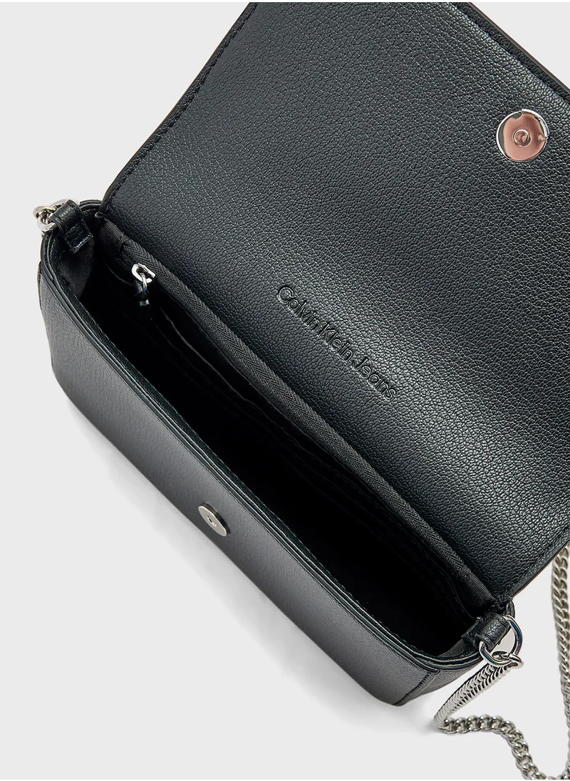 كالفن كلاين جينز Minimal Monogram  Wallet