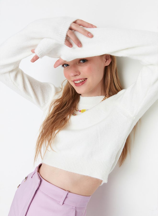 trendyol Ecru Crop Soft Textured Knitwear Sweater TWOAW23KZ00730 - Image 1