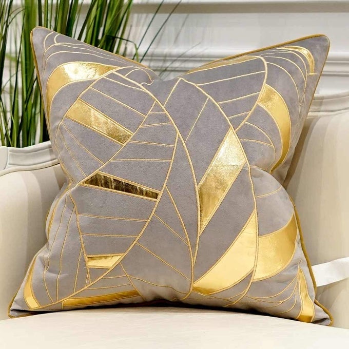 18 x 18 Inches Grey Gold Striped Cushion Case Luxury European Throw Pillow Cover Decorative Pillow for Couch Living Room Bedroom Car