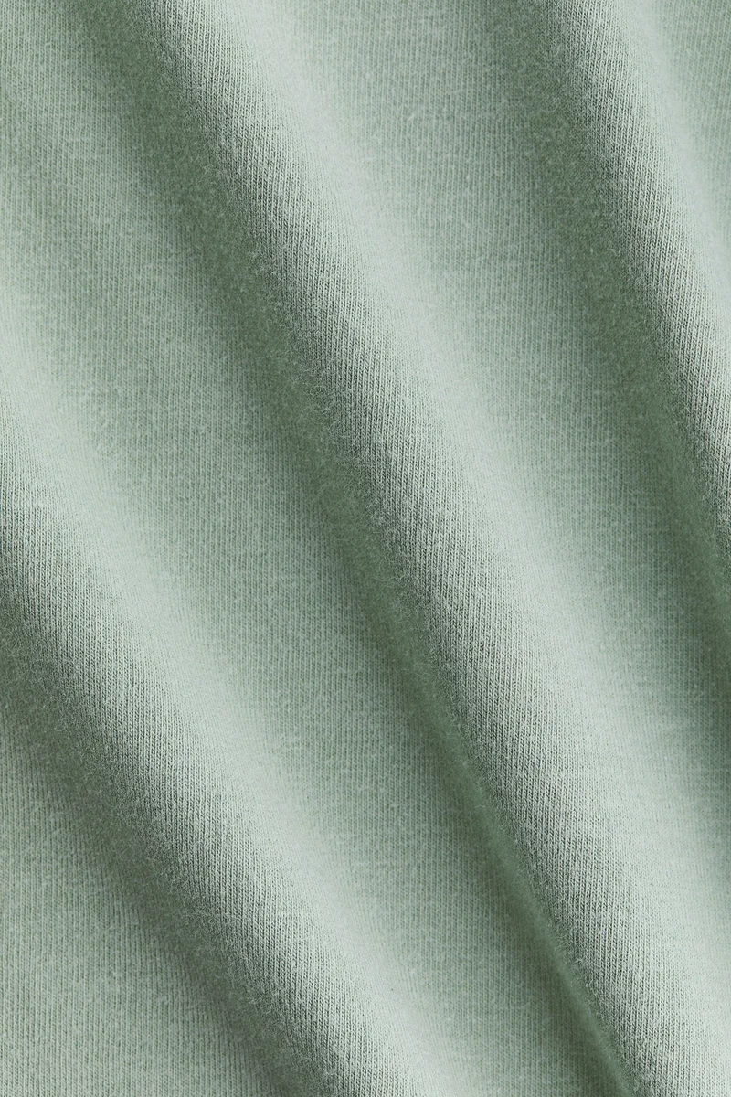 اتش اند ام بلوزة بأكمام مكشكشة