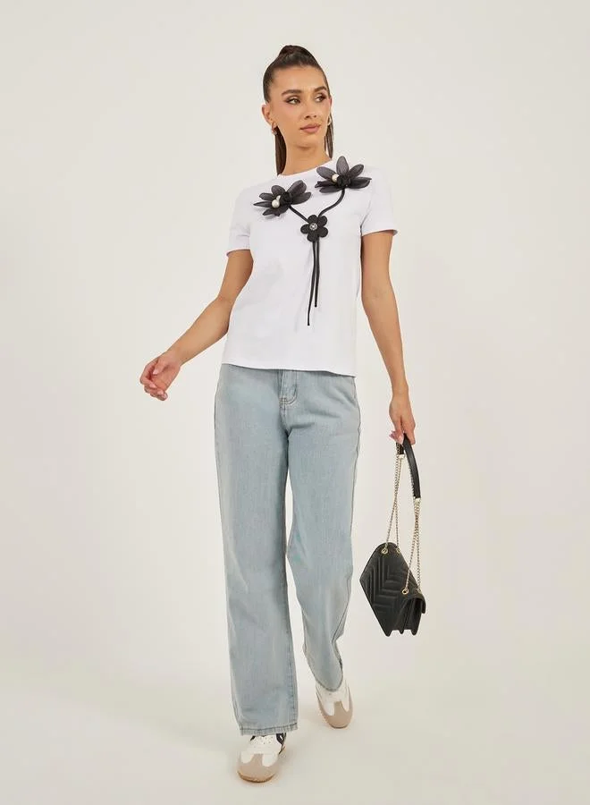Styli Fitted Short Sleeve Floral Applique T-Shirt