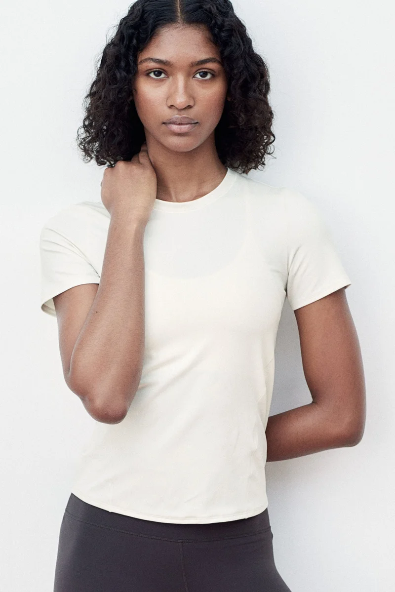 اتش اند ام بلوزة رياضية من قماش دراي موف