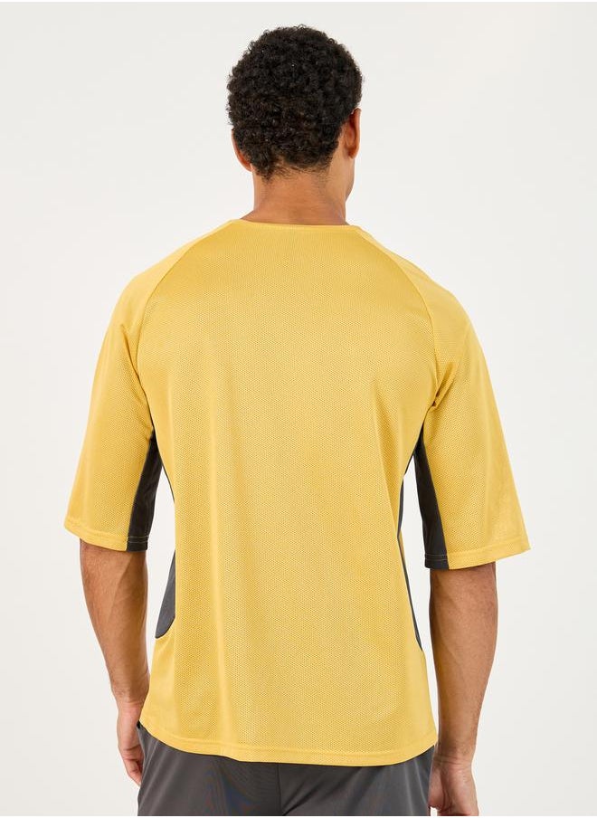 Contrast Panel Ultra Lightweight Mesh Oversized Training T-Shirt - pzsku/Z8CFE3EF5FB79CB0598C3Z/45/_/1735287541/551ffae2-1a84-4657-89d2-65e44dd3f1e5