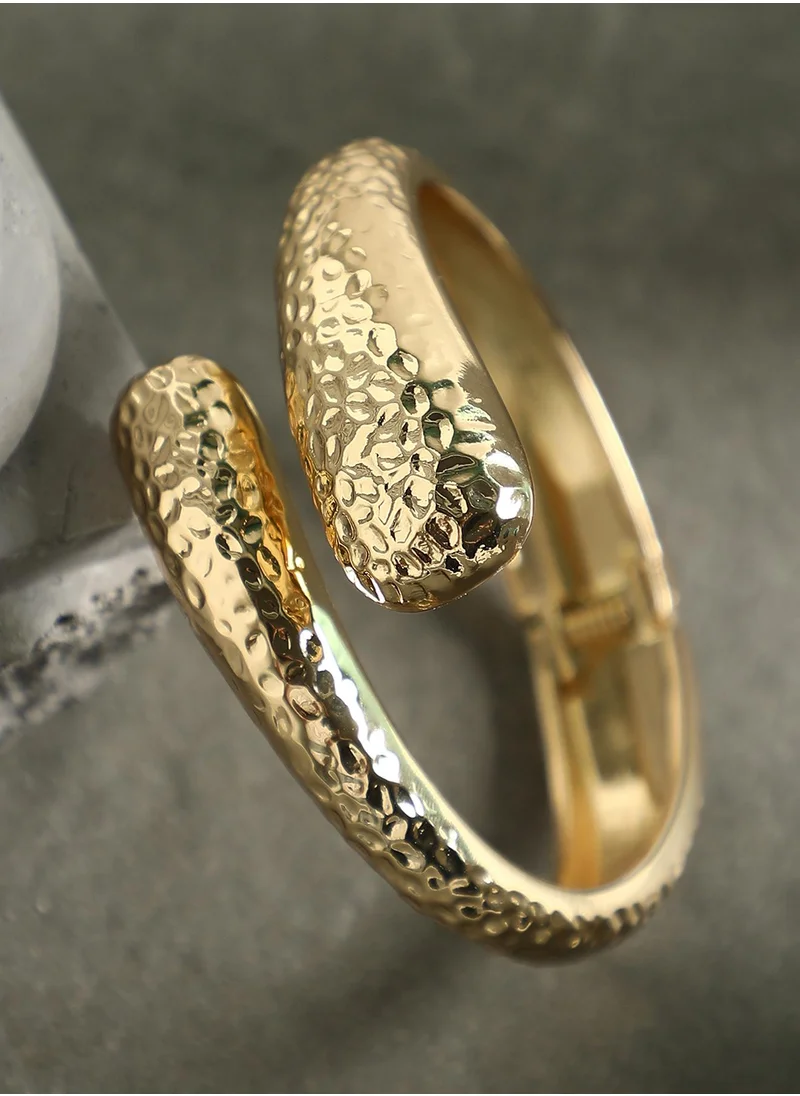 سوهي Women's The Dented-Embrasse Cuff Bracelet