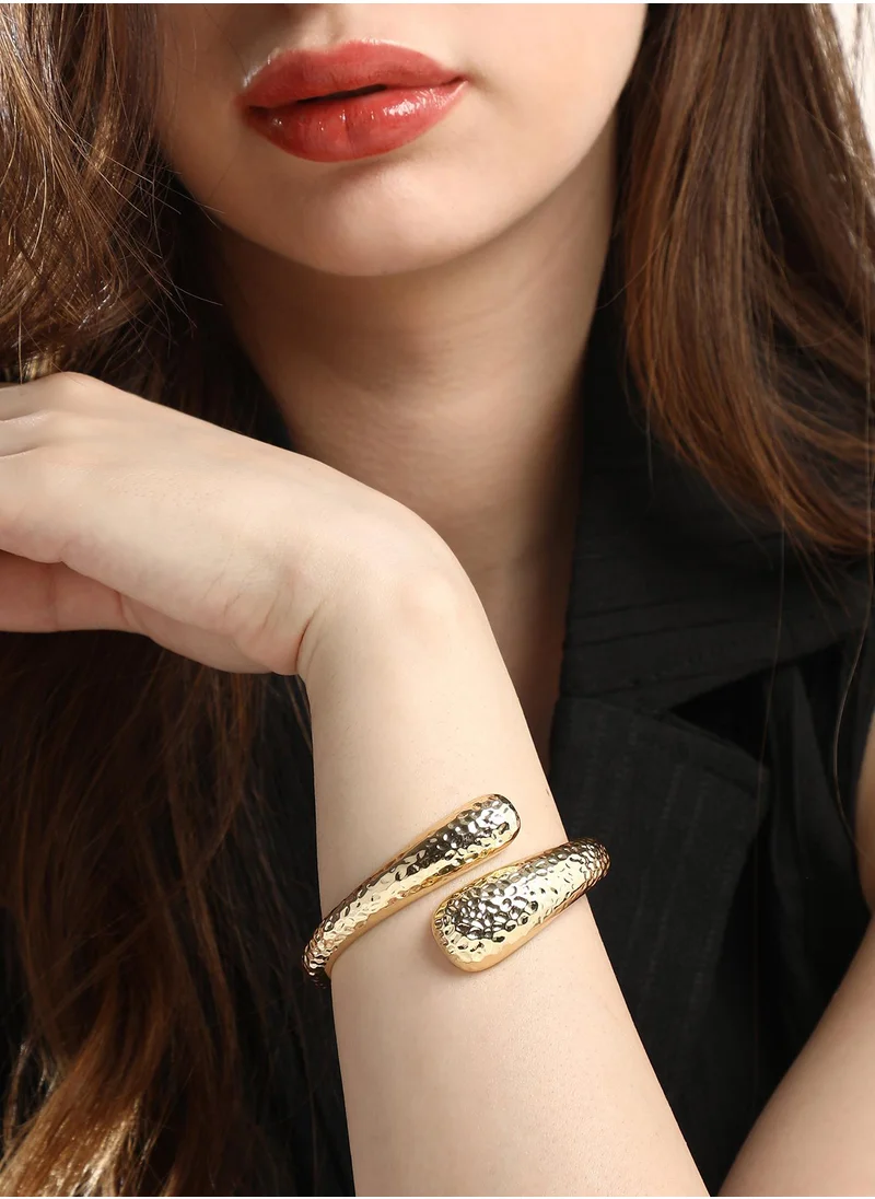 سوهي Women's The Dented-Embrasse Cuff Bracelet