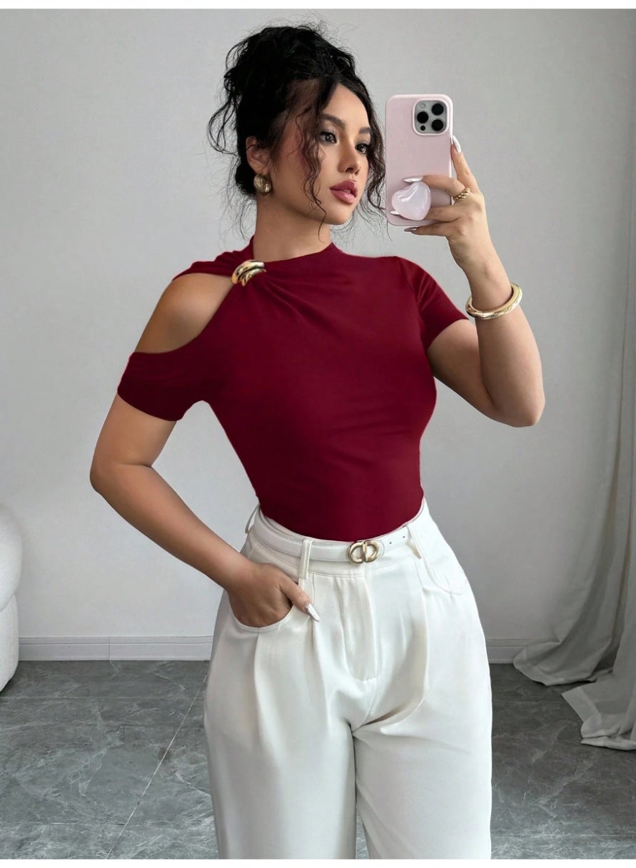 Women Metal Decor Cutout Shoulder Short Sleeve Solid Color Fashionable T-Shirt