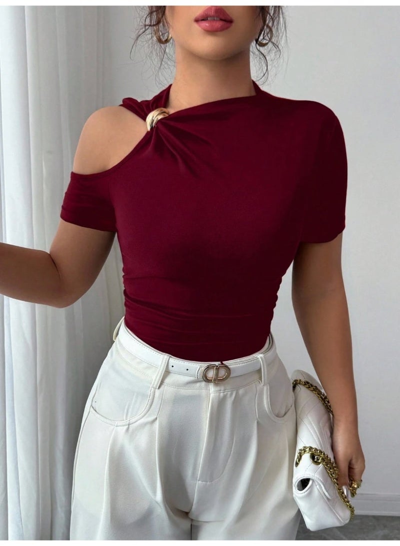 شي إن تيشيرت نسائي عصري بأكمام قصيرة ولون سادة، مزين بزخارف معدنية على الكتف. - Image 5