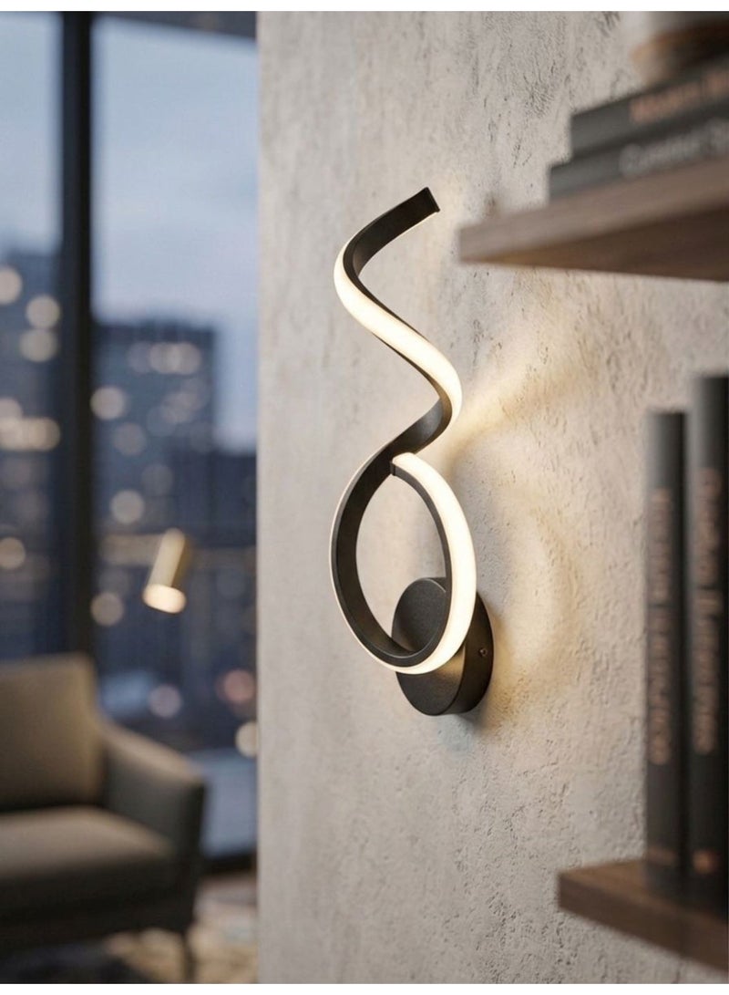 لامبارا جداري إنارة مودرن أسود 3 إضاءات LED – تصميم حلزوني أنيق – إضاءة ثلاثية - Image 1
