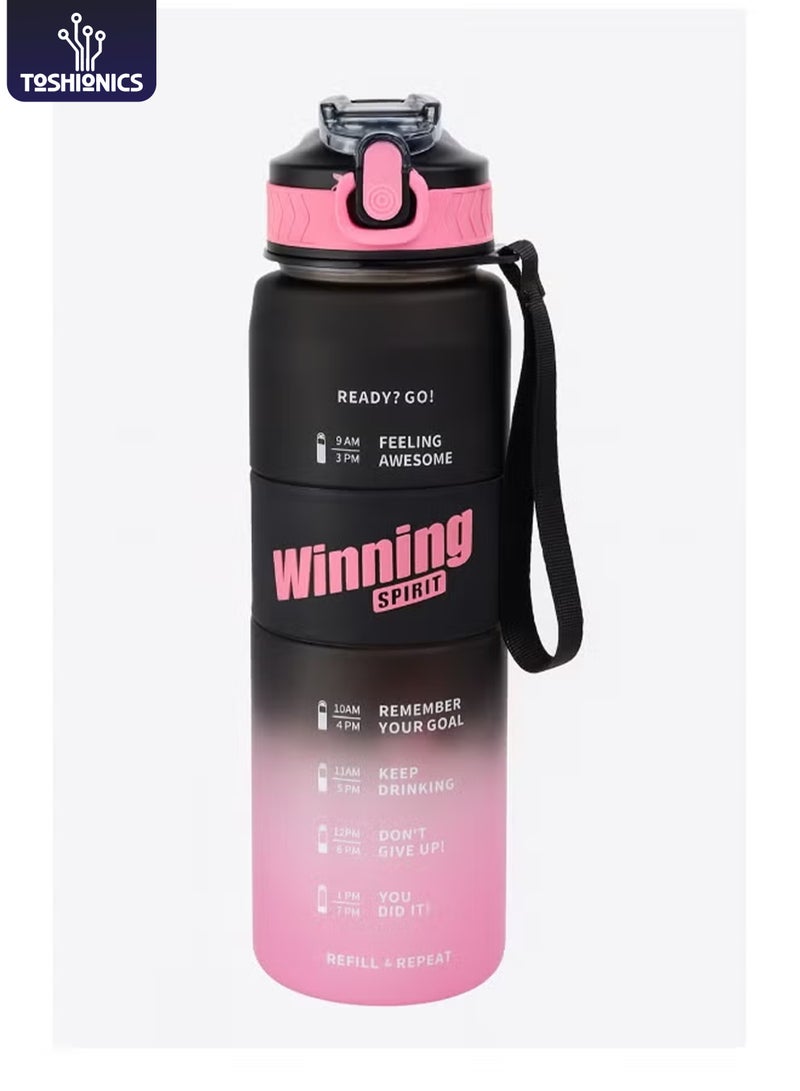 توشيونيكس زجاجة مياه 1000 مل بشعار "روح الفوز التحفيزية" مع علامات زمنية، وغطاء قابل للقفل بلمسة واحدة، وقشة مدمجة قابلة للطي، ومقبض حمل واحد وغطاء غير قابل للانزلاق - خالية من مادة BPA، وغطاء مانع للتسرب، وصديقة للبيئة، مصنوعة من البلاستيك، وقابلة لإعادة الاستخدام، وزجاجة مياه تذكيرية للشرب للبالغين والأطفال في المدرسة والمكتب والترطيب اليومي وصالة الألعاب الرياضية واللياقة البدنية واليوغا وركوب الدراجات والمشي لمسافات طويلة والتخييم في الهواء الطلق والمشي لمسافات طويلة والرياضة والسفر، زجاجة سعة 32 أونصة - Image 1