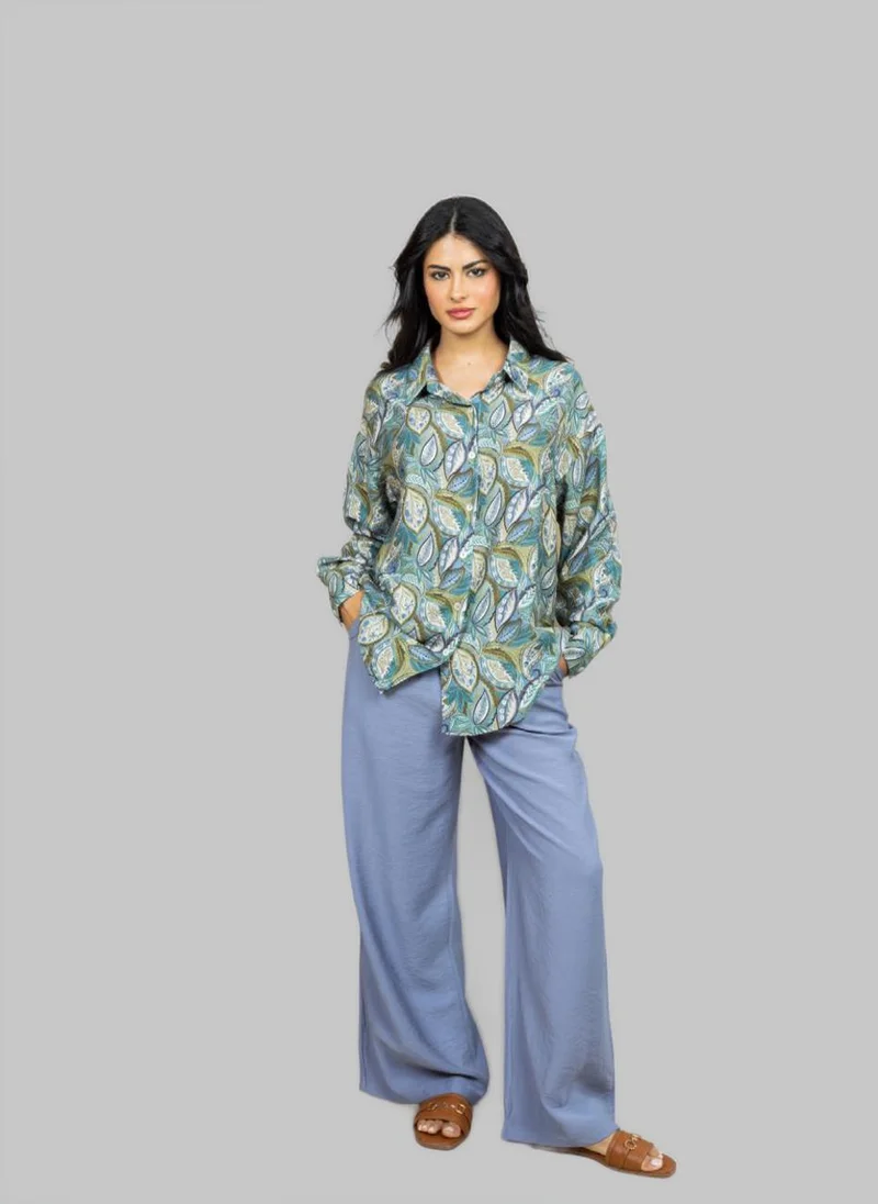 بوند طقم إيرثلاين أزرق سماوي بقميص مطبوع بنقشة أوراق نباتية وبنطال