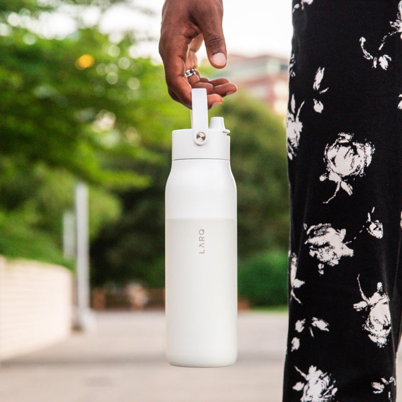لارك LARQ Bottle Swig Top 34 أوقية - زجاجة ماء معزولة من الفولاذ المقاوم للصدأ مع مقبض سيليكون مدمج | Thermos BPA Free | زجاجة ماء قابلة لإعادة الاستخدام لصالة الألعاب الرياضية والجرانيت الأبيض - Image 4