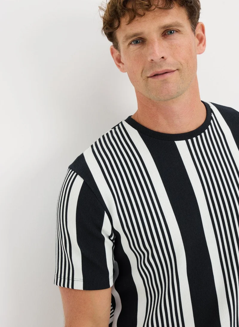 ماتلان تيشيرت مطبوع مضلع كحلي