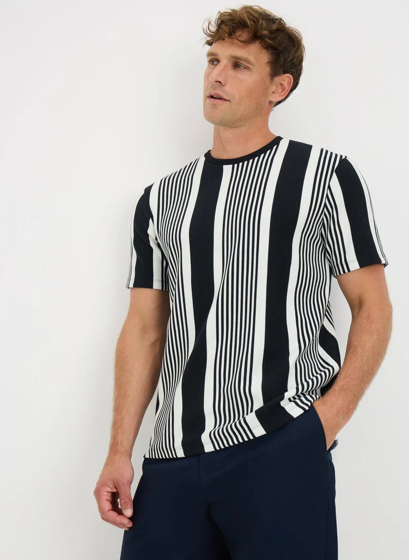 ماتلان تيشيرت مطبوع مضلع كحلي