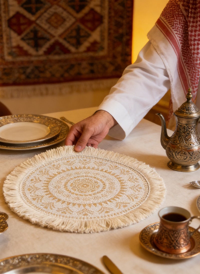 لث مفارش طاولة دائرية منسوجة - طقم من 3 قطع، مانعة للانزلاق، قابلة للغسل، مقاومة للحرارة، مثالية للمطابخ وغرف الطعام وديكور الحفلات، مفارش طاولة من القطن والكتان بنمط بوهيمي مزينة بشرابات ذهبية (33 سم) - Image 5