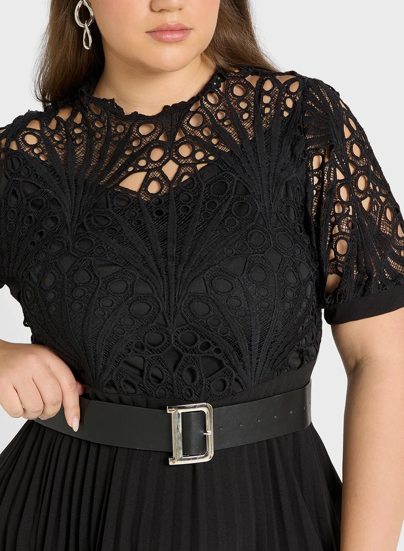 ايلا بلس Lace Bodice Pleated Dress