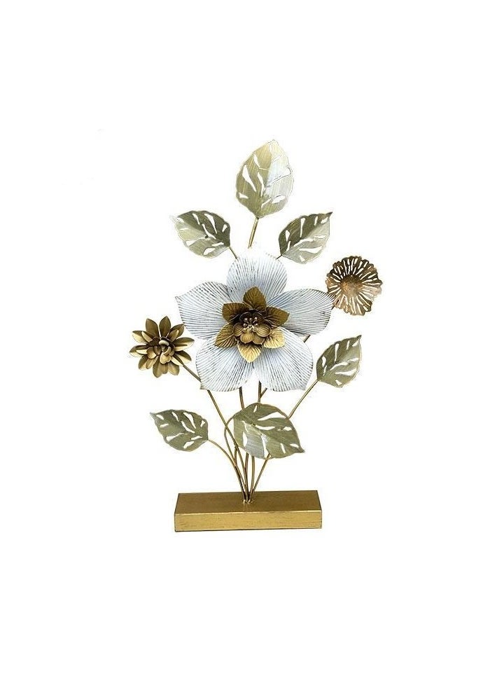 Generic A decorative piece in the shape of a leaf, made of durable, high-quality metal 