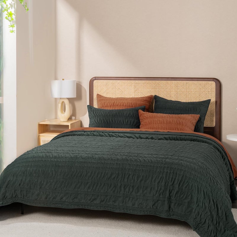 EVERGRACE Velvet Quilt King Size Luxury Velvet Bedding Set Ultra Soft Ruched Quilt Sets Lightweight Comforter Vintage Textured Bedspread Coverlet with 2 Shams for All Season Dark Green