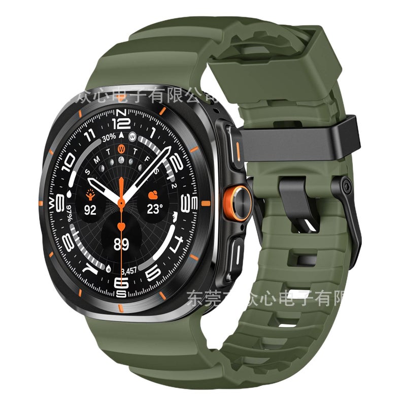 سوار ساعة ذكية رياضي من السيليكون متوافق باللون فضي قابل للتعديل مع Samsung Galaxy Watch 44/45/47mm بملاءمة قابلة للتعديل وحزام ناعم للاستبدال اليومي - Image 5