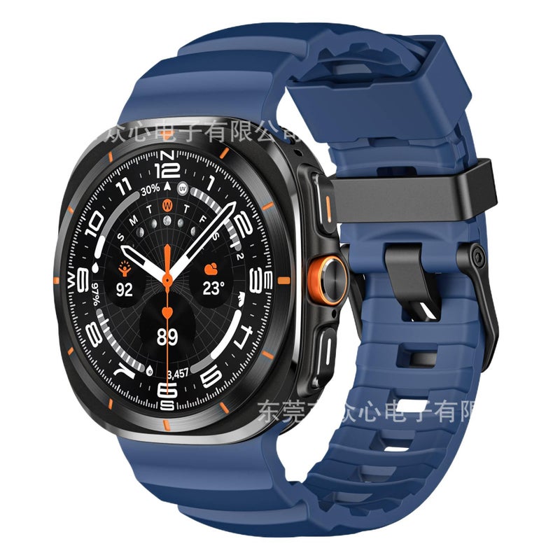 سوار ساعة ذكية رياضي من السيليكون متوافق باللون فضي قابل للتعديل مع Samsung Galaxy Watch 44/45/47mm بملاءمة قابلة للتعديل وحزام ناعم للاستبدال اليومي - Image 1