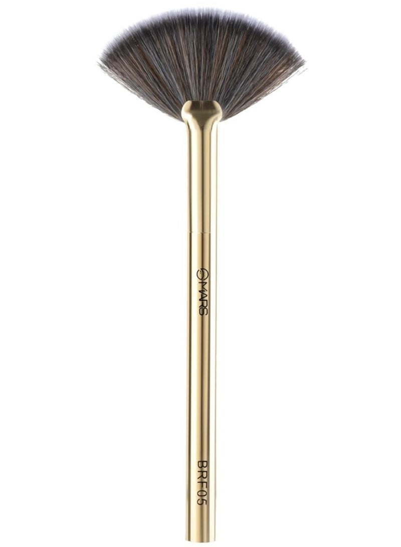 Mars MARS Artist's Arsenal Professional Fan Brush For Face Highlighting   Precise Synthetic Brushes   Feather Soft Touch   Perfect For Highlighting   Luxe Packaging Makeup Brush  Golden - Image 1