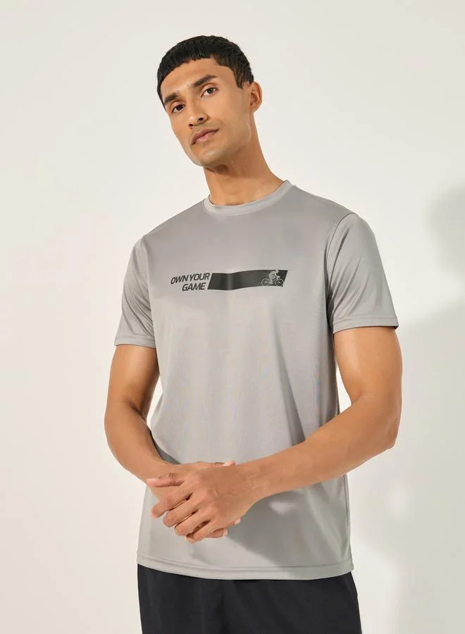 ستايلي اكتيف تيشيرت بطباعة جرافيك بأكمام قصيرة