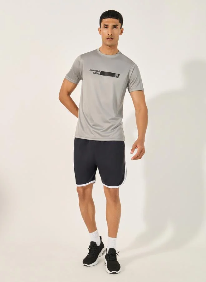 ستايلي اكتيف تيشيرت بطباعة جرافيك بأكمام قصيرة