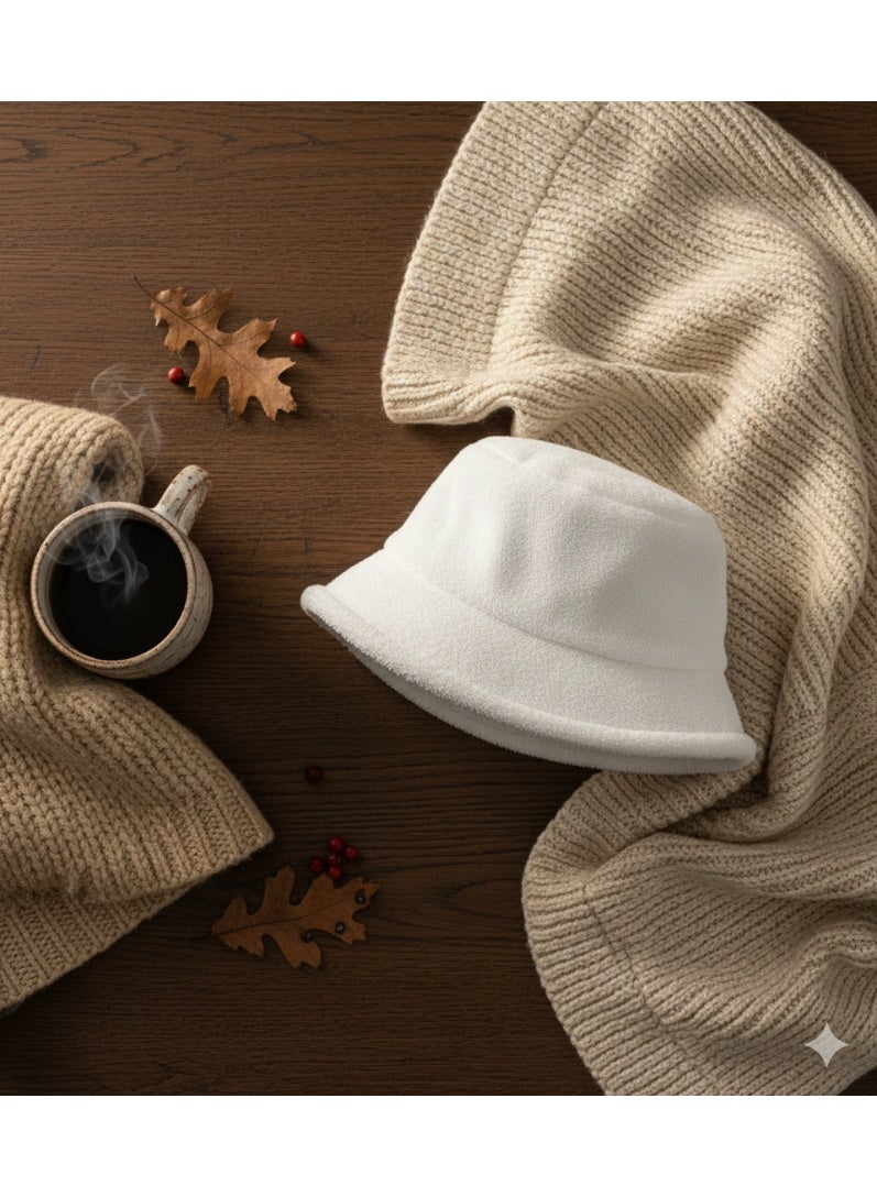 ألو قبعة بوكت شتوية فرو فاخرة بشعار Alo – خامة ناعمة ودافئة، تصميم عصري أنيق للجنسين، مثالية للشتاء والخروجات اليومية مع ستايل كاجوال مميز(أبيض) - Image 5