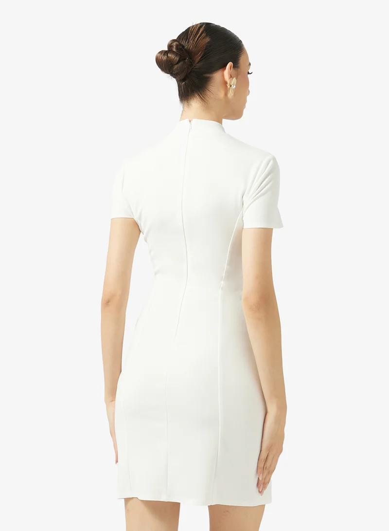 رينيه فستان قصير بياقة عالية