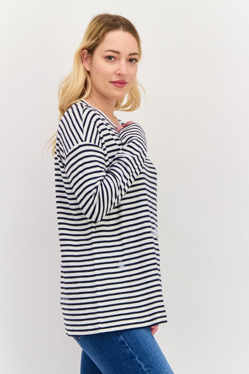 ESPRIT بلوزة نسائية بأكمام طويلة وياقة دائرية بتصميم مخطط، بيضاء - Image 3