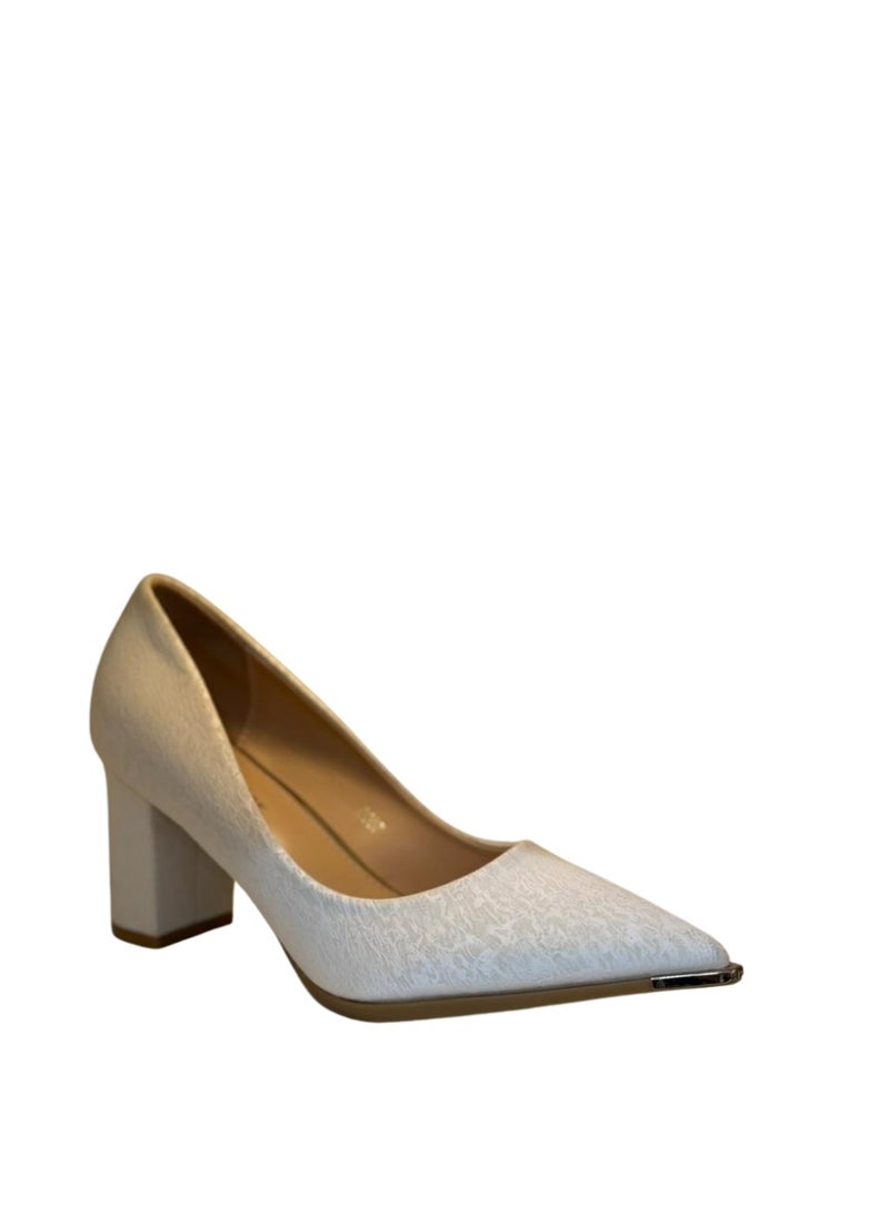 Shoe star حذاء نسائي من شو ستار بلون بيج بكعب منخفض عريض ومقدمة مدببة (بامب) - Image 1