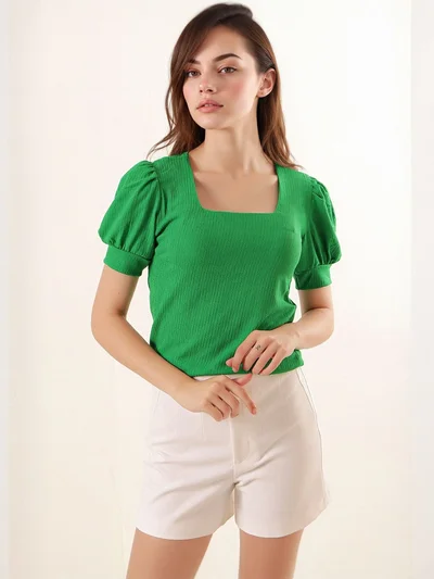 بيغ دارت بلوزة بياقة مربعة بقصة ضيقة من