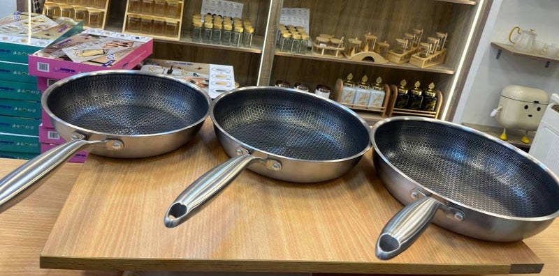 3-Piece Thermal Distribution Stainless Steel Frying Pan Set - 24, 26, 28 cm - Image 4