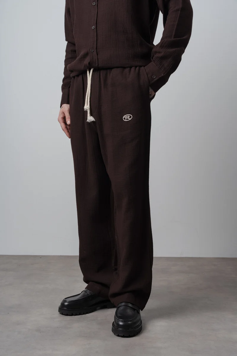 RESPIRE Men's R Embroidered Muslin Baggy Pants Dark Brown