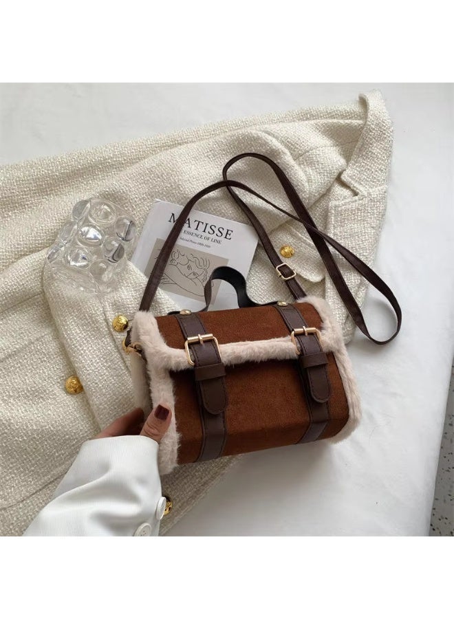 عرب شنطة كروس بودي نسائية شامواه مبطنة أنيقة – حقيبة كاجوال بحزام كتف قابل للإزالة ( بني) - Image 5