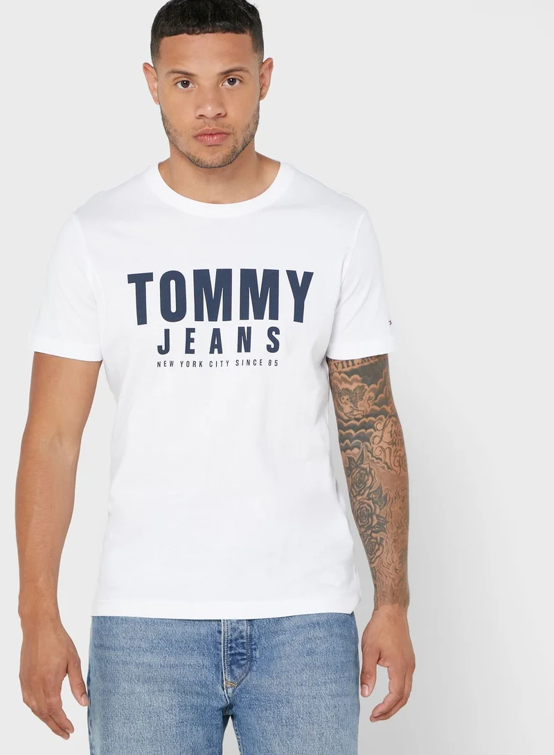 TOMMY JEANS Chest Logo Crew Neck T-Shirt